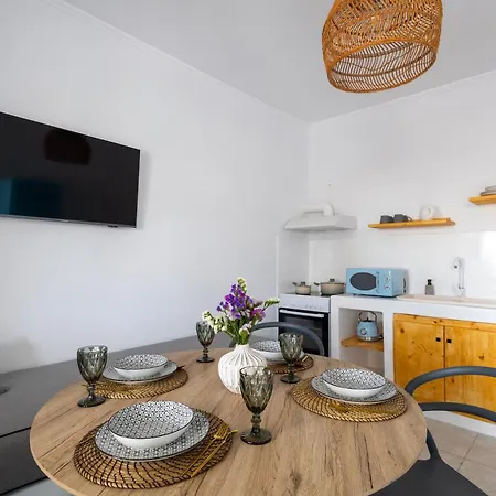 Blackrock Aparthotel Karterados (Santorini)