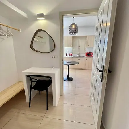 Blackrock Aparthotel *